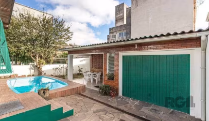 Casa no bairro Vila Ipiranga de 3 dormitórios e 3 vagas