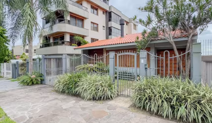 CASA CHACARA DAS PEDRAS 207 METROS , COMPLETAMENTE REFORMADA