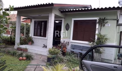 Casa para Venda - 124.3m², 3 dormitórios, 2 vagas - Centro