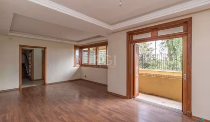 Casa  para comprar com 4 dormitórios , 37313 m² por R$ 990.000,00 - Menino Deus