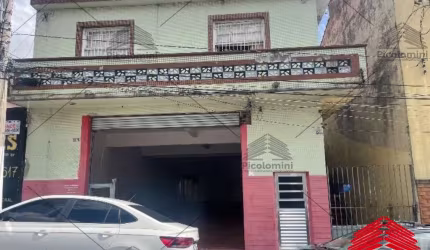 Prédio A venda na Águas Rasa com Amplo Salão Terreo de 350m² + 2 Apartamentos de 2 Quartos ? Oportunidade para Renda ou Construção!