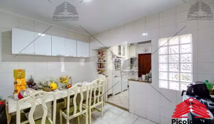 Sobrado em vila 104 m² na Mooca, 2 quartos, varanda, sala, cozinha americana, churrasqueira, 2 vagas, próximo a Av. Paes de Barros