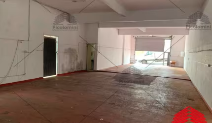 Salão comercial a venda na Água Rasa de 300m², tendo 10 de frente por 30 de fundo, porta de aço, em cima possui 2 aptos com 2 quartos cada
