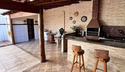 Casa de 3/4 com closet, varanda gourmet no bairro novo mundo.