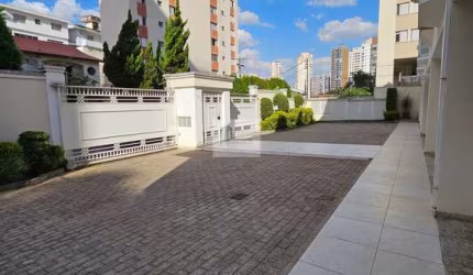 CASA DE CONDOMÍNIO COM 3 SUÍTES E QUINTAL NA VILA MARIANA. SÃO 257M², 3 SUÍTES, QUARTO E BANHEIRO DE SERVIÇO E 3 VAGAS. EM RUA TRANQUILA E SEM SAÍDA, A 1,2KM DO METRÔ