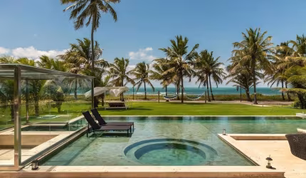 Casa com 650 m² 4 quartos sendo 4 suítes beira mar no Paiva no Condomínio Morada da Penísula