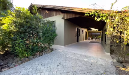 Casa para Venda em Joinville, Anita Garibaldi, 4 dormitórios, 1 suíte, 3 banheiros, 2 vagas