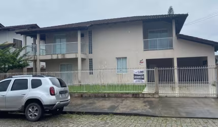Casa para Locação em Joinville, Bucarein, 4 dormitórios, 2 banheiros