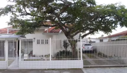 Casa ampla quatro dormitórios