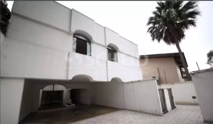 Casa em rua fechada no Alto da Boa Vista !