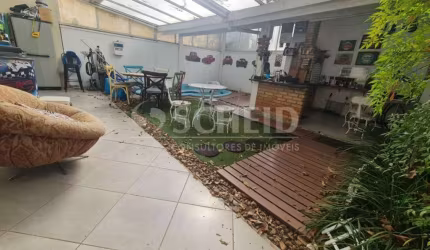Casa a venda em condomínio fechado  com 04 quartos no bairro Jardim Prudência- São Paulo