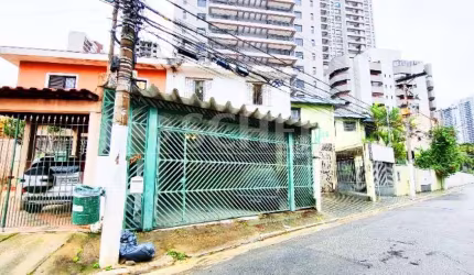 Oportunidade: Sobrado no Brooklin com 3 quartos, 3 banheiros, edícula, 2 vagas de garagem e quintal