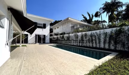 Casa reformada com 4 quartos suítes no Jardim Guedala