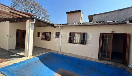 Casa Terrea com 3 suites e piscina