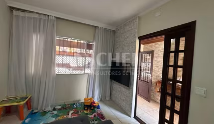 Casa à venda com 150 m², possui 5 dormitórios, sendo 4 suítes, 1 closet - Campo Grande