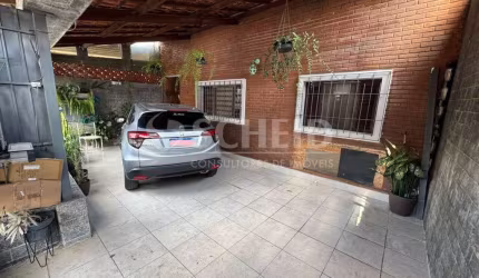 CASA TÉRREA COM FRENTE PARA DUAS RUAS - 3 DORMS - 1 SUÍTE - 3 VAGAS