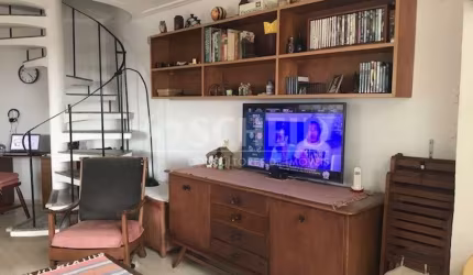 Cobertura a venda na Vila Santa Catarina - 2 quartos, 2 vagas e varanda com churrasqueira