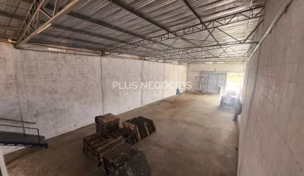 Galpão para Locação: 330m², Mezanino, 4 Vagas e Localização Privilegiada na Rodovia Sorocaba-Iperó
