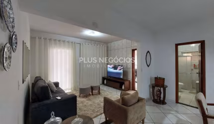 Ampla casa com 4 quartos, edícula e diversas opções de ambientes