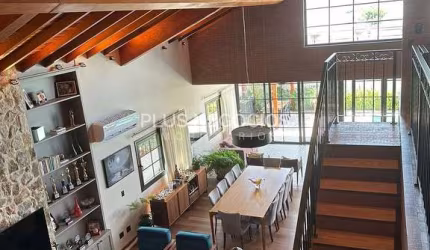 Casa à Venda no Condominio Alphaville Nova Esplanada 1 com 3 Suítes, 380m², Área Gourmet e piscina