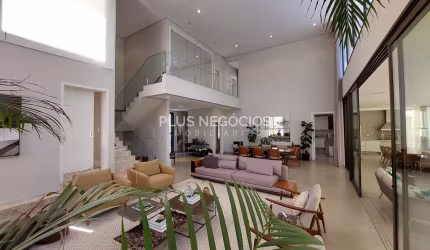 Casa à Venda com 4 Dormitórios, 4 Suítes e 500 m² de Área Útil no Condomínio Lago Azul Golf Clube –