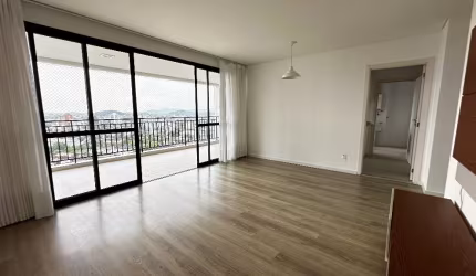 Lindo apartamento no Centro, andar alto, área de lazer completa.