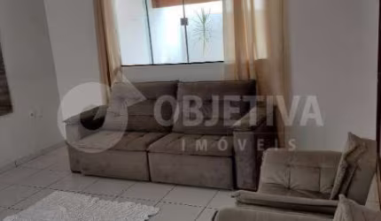 Ótima casa a venda no bairro Jardim Inconfidência em Uberlândia