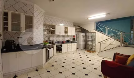 Ótima casa a venda em excelente localização no bairro Saraiva em Uberlândia