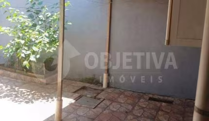 Casa para aluguel, 3 quartos, 1 vaga, SEGISMUNDO PEREIRA - UBERLANDIA/MG