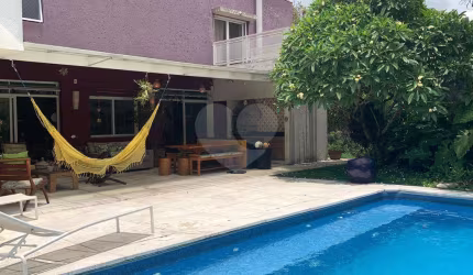 Casa com 4 quartos à venda em Caxingui - SP