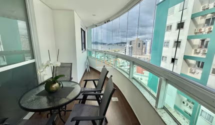 Apartamento com 3 quartos, sendo 1 suíte no bairro Campinas em São José!