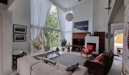 Casa Residencial em Sambaqui