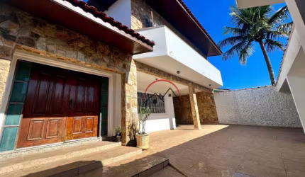 Casa à venda em Peruíbe - SP