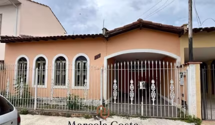 CASA À VENDA NA ÁREA CENTRAL DA CIDADE