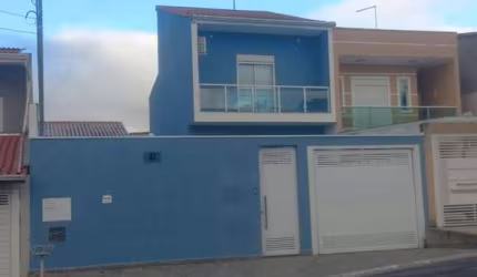 Casa com 3 dorm e piscina em condomínio fechado