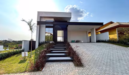 Casa à venda no Condomínio Portal dos Bandeirantes - Salto/SP