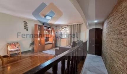 Casa à venda em São Gonçalo-RJ, no bairro Zé Garoto: 2 quartos, 2 suítes, 1 sala, 4 banheiros, 1 vaga, 192m²!