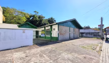 Casa comercial para alugar, 120.00 m2 por R$3900.00  - Gloria - Joinville/SC
