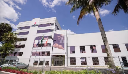 Sala comercial AAA em Joinville com estacionamento
