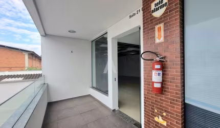 SALA COMERCIAL LOCALIZADA NA RUA GERMANO STEIN