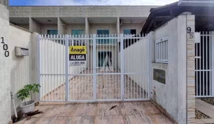 CASA RESIDENCIAL COM 02 SUÍTES, 02 VAGAS DE GARAGEM DESCOBERTA.