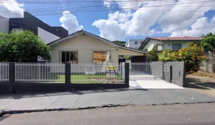 CASA COM 03 DORMITÓRIOS, BAIRRO SAGUAÇU