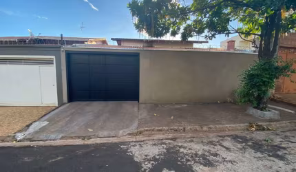 Casa com 3 dormitórios à venda, 150 m² por R$ 490.000,00 - Jardim Universitário - Barretos/SP