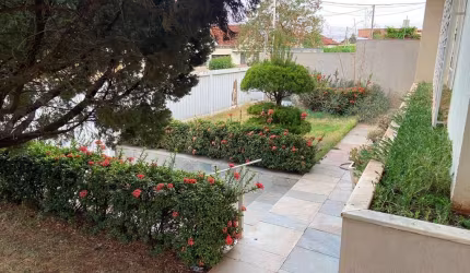 Casa com 4 dormitórios, 600 m² - venda por R$ 2.600.000 ou aluguel por R$ 6.141/mês - Centro - Barretos/SP