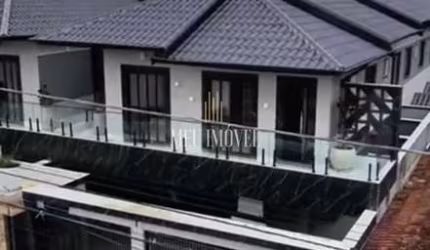 Casa Sobreposta à venda no Maracanã - Praia Grande - SP: