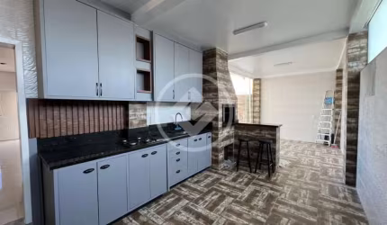 Vendo este sobrado charmoso e semi mobiliado em excelente localização, de esquina, no bairro Forquilhas codigo: 106656