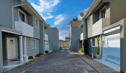 Sobrado com 3 quartos em condominio fechado