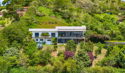 Casa com 5 quartos em condomínio em Itaipava, Petrópolis.