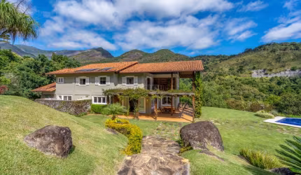 Casa com 5 quartos em condomínio no Cuiabá, Petrópolis.