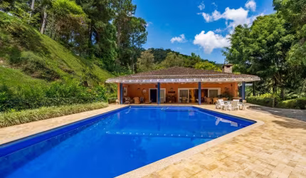 Casa com 5 quartos em Araras, Petrópolis.